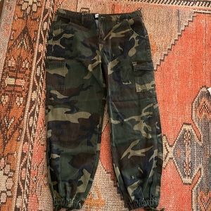 Super down camo cargo style pants! Only wore once